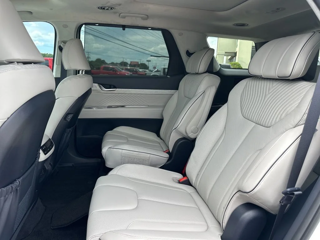 Used 2025 White Hyundai Calligraphy image 20