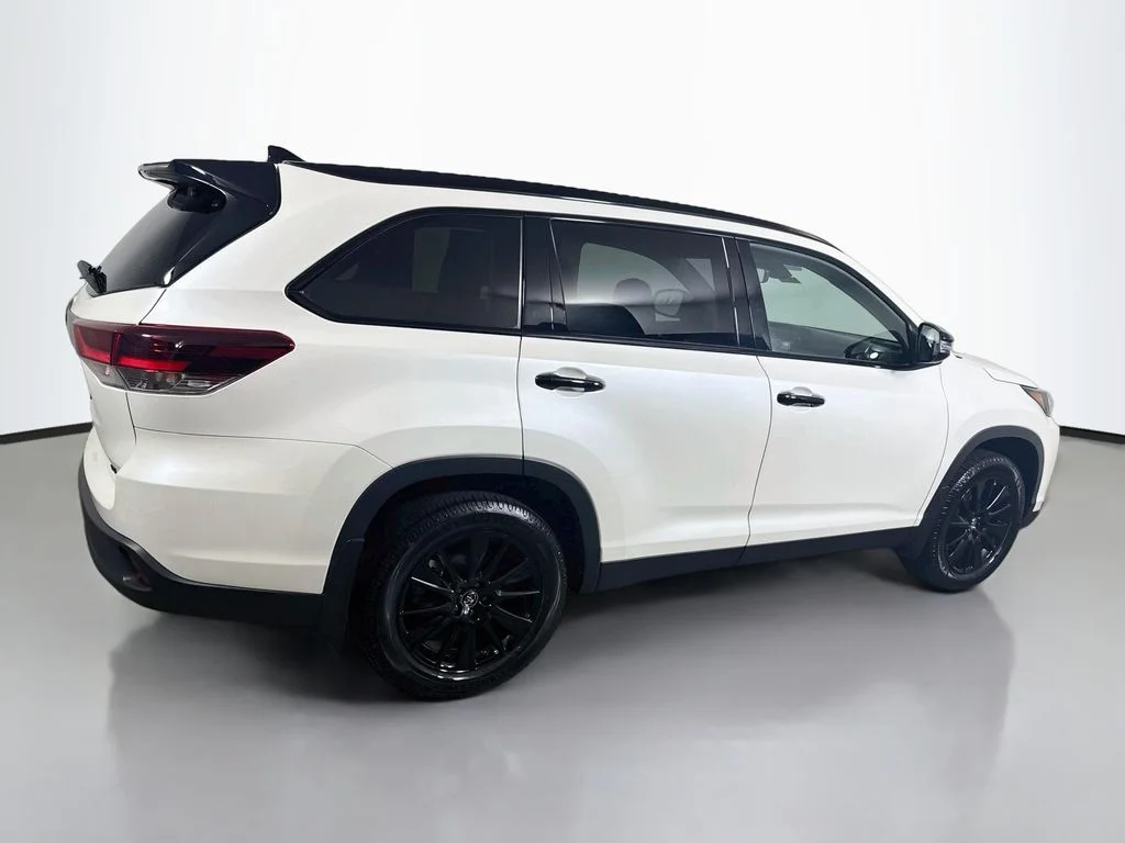 Used 2019 Blizzard Pearl Toyota SE image 7