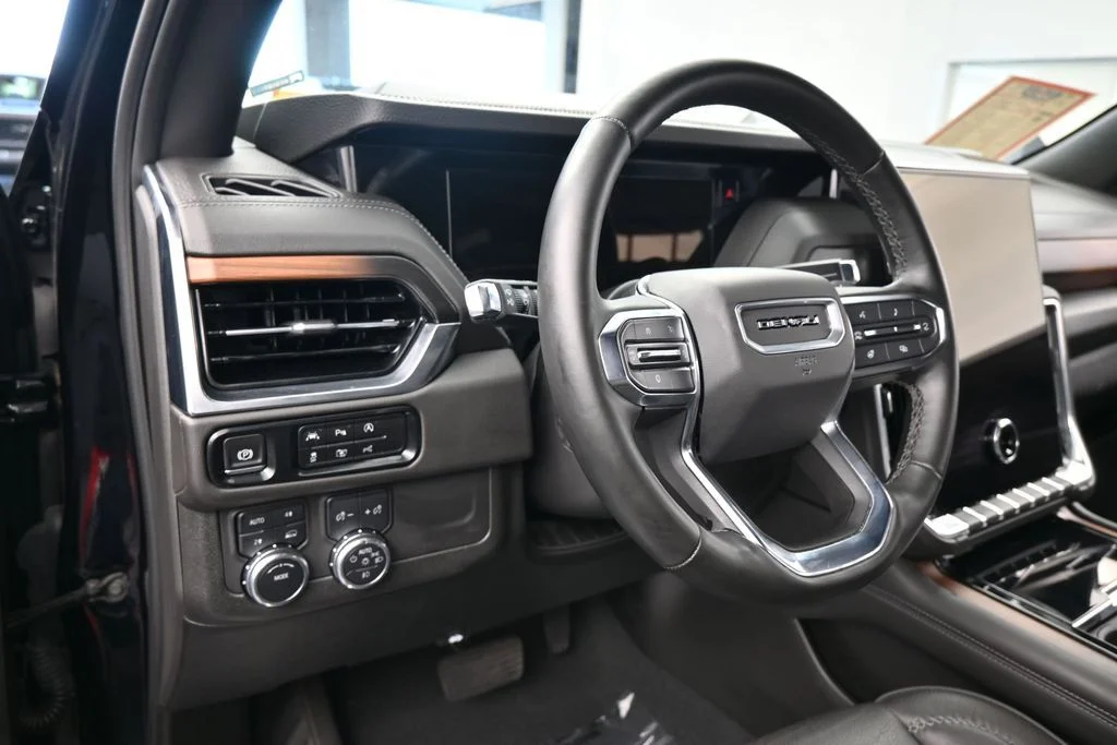 2025 GMC Yukon Denali - Photo 14