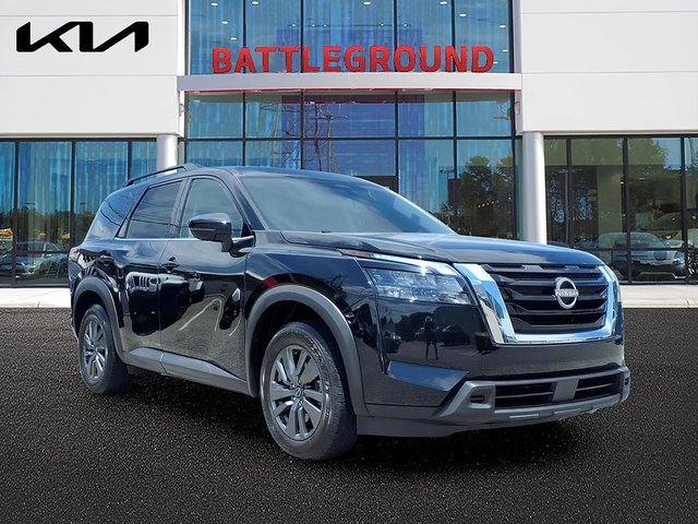 2024 Nissan Pathfinder SV