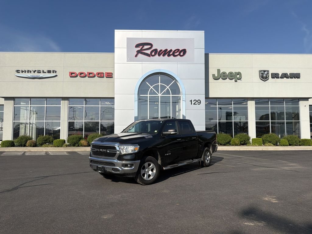 2019 RAM 1500 Big Horn/Lone Star 4x4 Crew Cab 5'7's photo