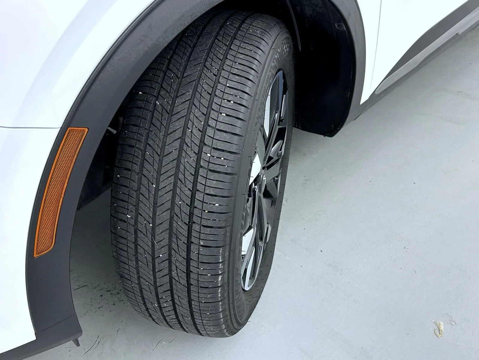 Used 2024 White Kia X-Line image 23