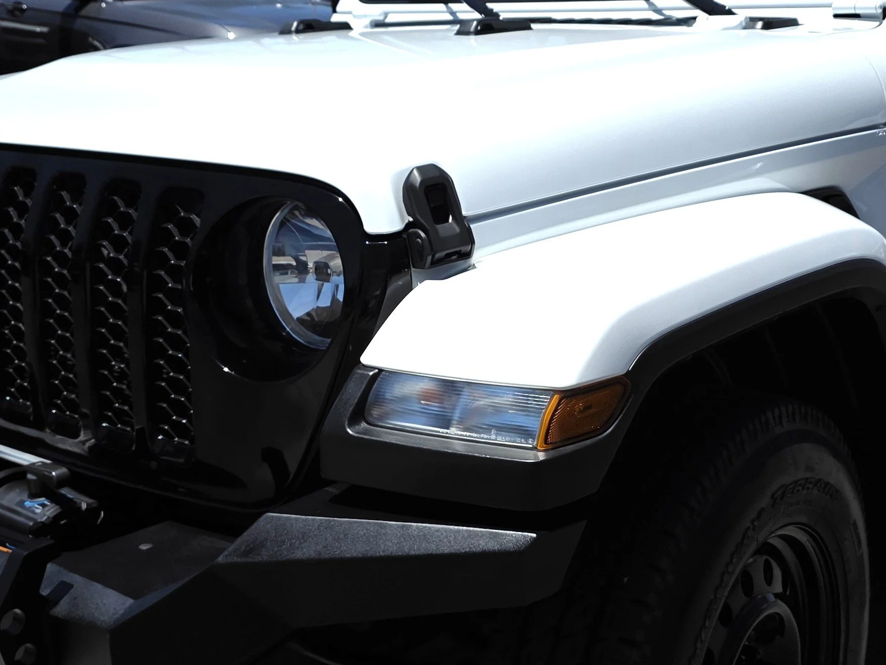 Used 2021 Bright White Clearcoat Jeep Sport image 8