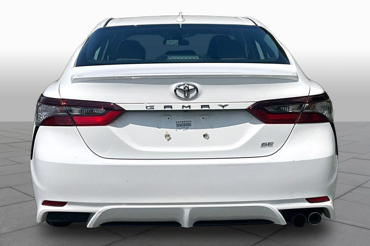Used 2024 Ice Cap Toyota SE image 5