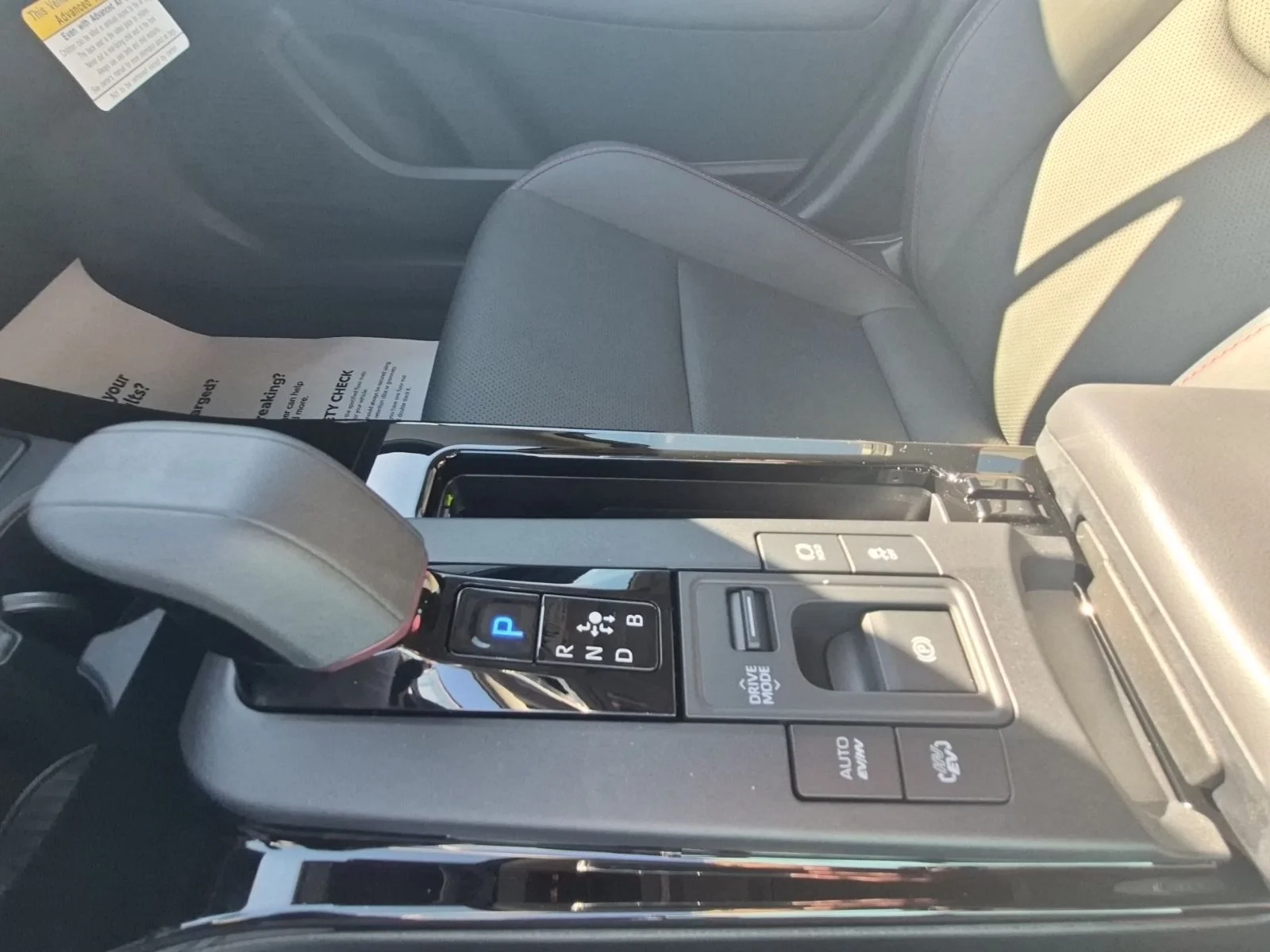 2026 Toyota Prius Plug-in Hybrid XSE - Photo 24