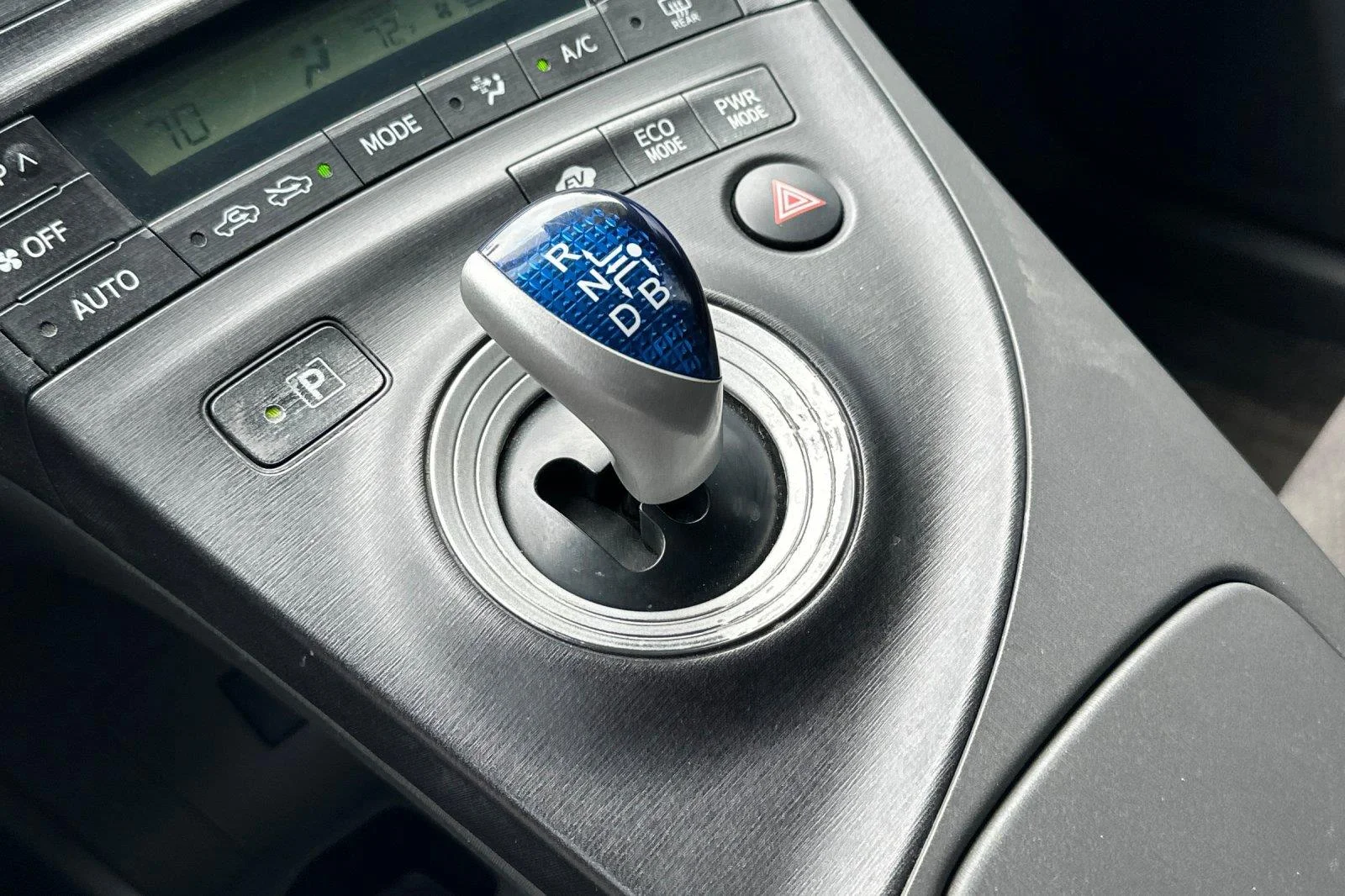 Used 2010 Blizzard Pearl TOYOTA  image 19