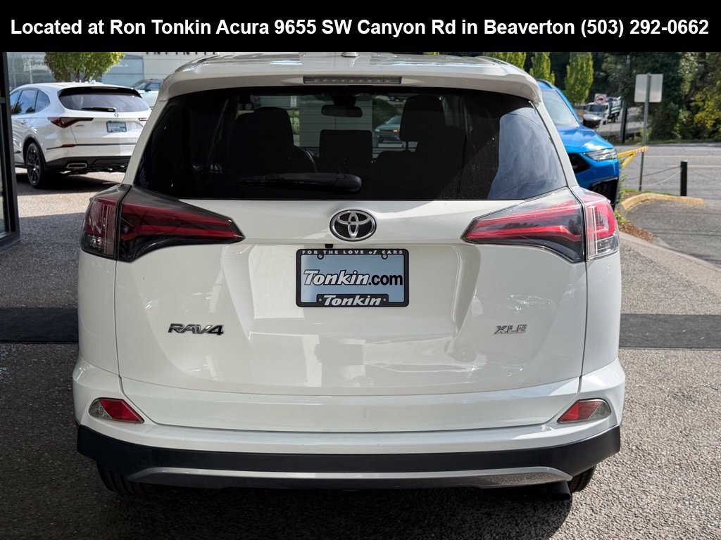 Used 2018 Super White Toyota XLE image 6