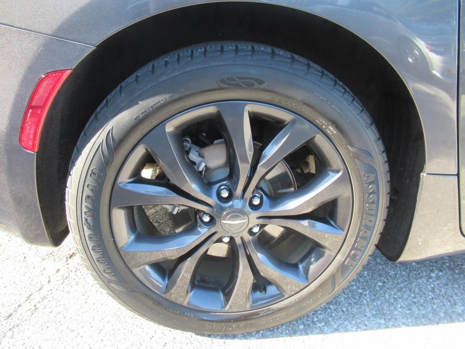 Used 2019 Gray Chrysler Touring Plus image 8