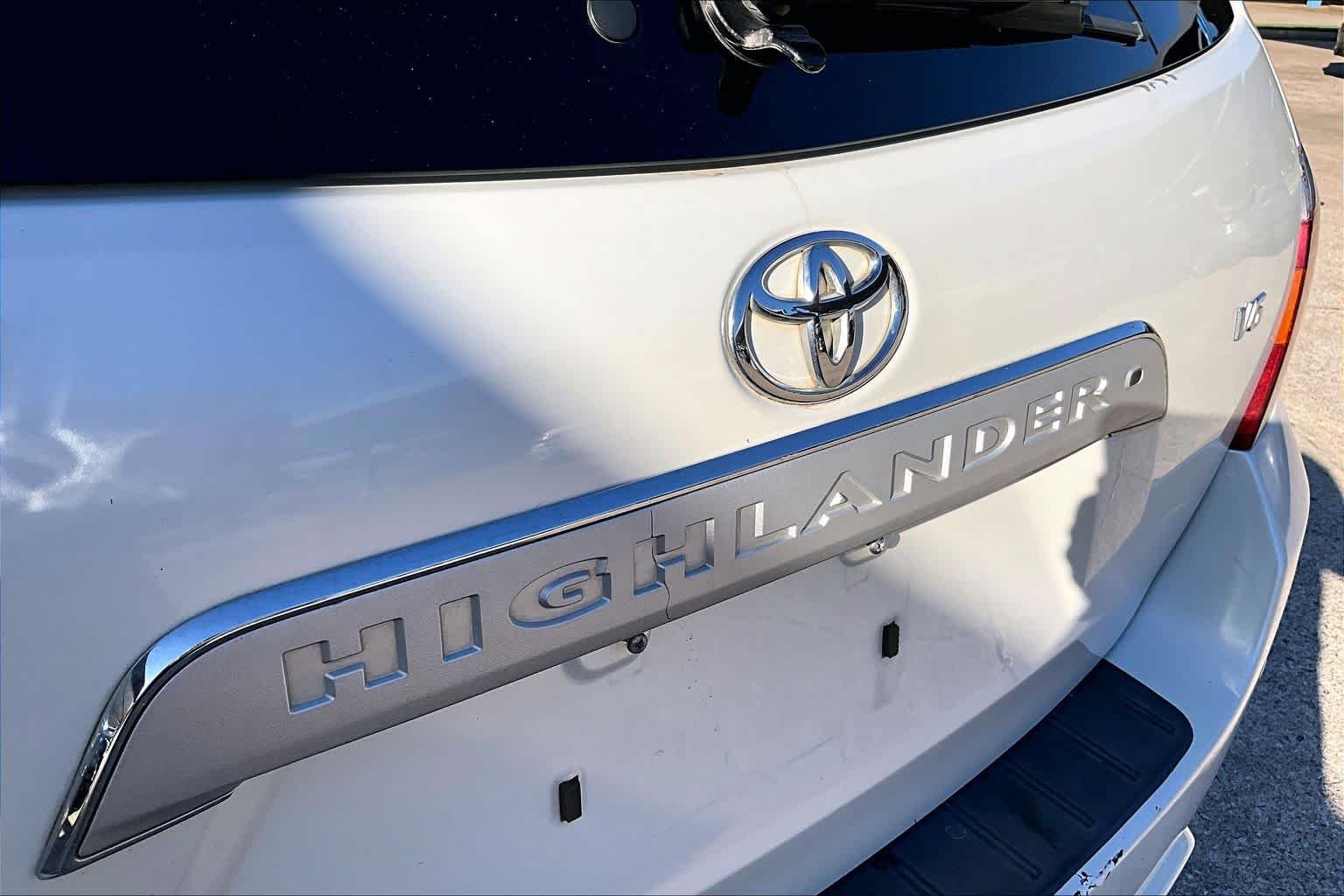 Used 2009 Blizzard Pearl Toyota Limited image 30