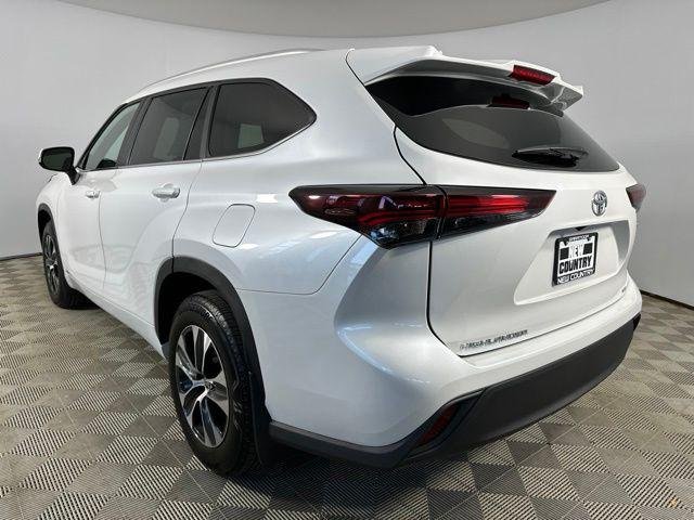 Certified Used 2026 WIND CHILL PEARL Toyota  image 2