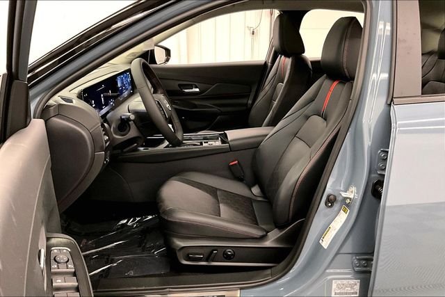 New 2026 Atlantic Gray/Super Black Nissan SR image 10