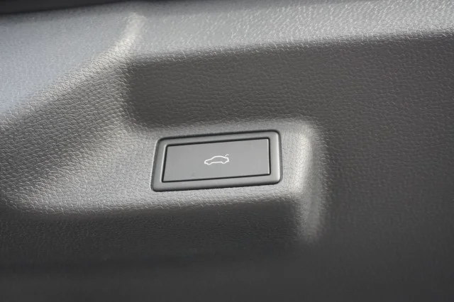 2025 Volkswagen ID. Buzz PRO S - Photo 12
