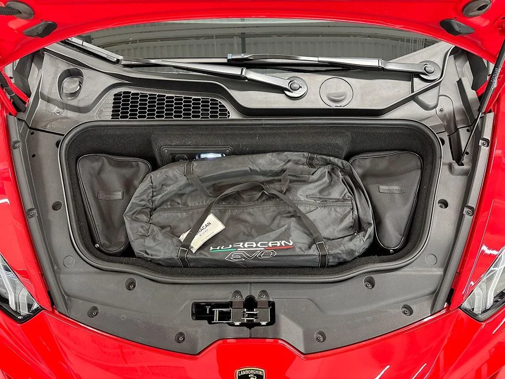 Used 2020 Red Lamborghini Base image 30