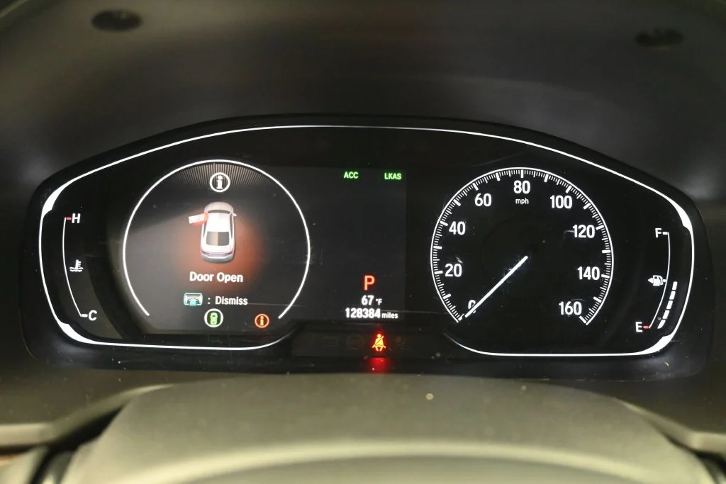 Used 2018 Modern Steel Metallic Honda Touring image 33