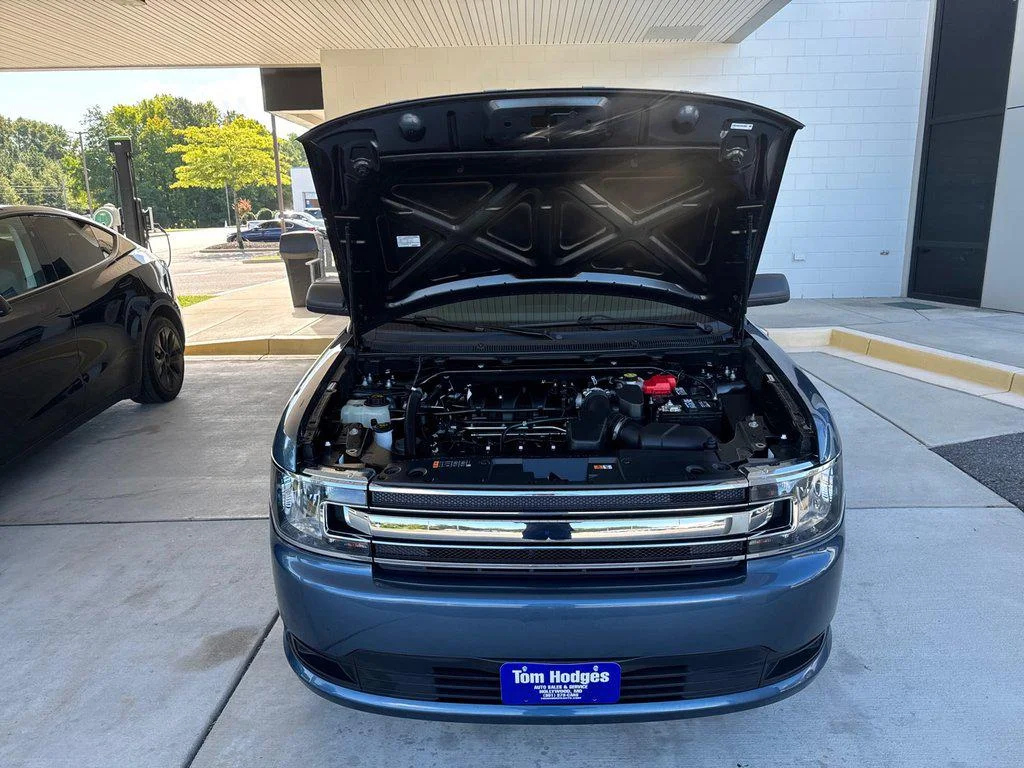 Used 2019 Blue Metallic Ford SE FWD image 24