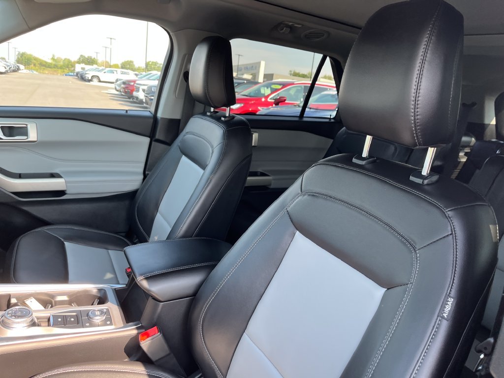 Used 2023 Black Ford XLT image 12