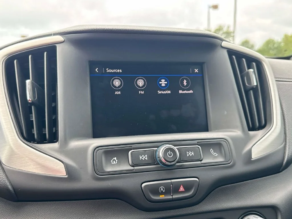 Used 2024 White GMC SLE image 33