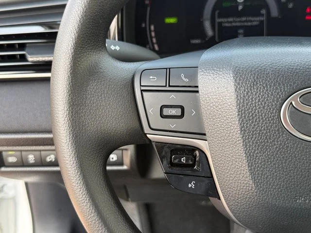 Used 2026 Ice Toyota LE image 18