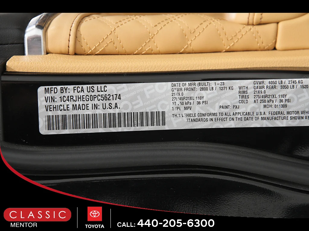 Used 2023 Diamond Black Crystal Pearl Coat Jeep  image 26