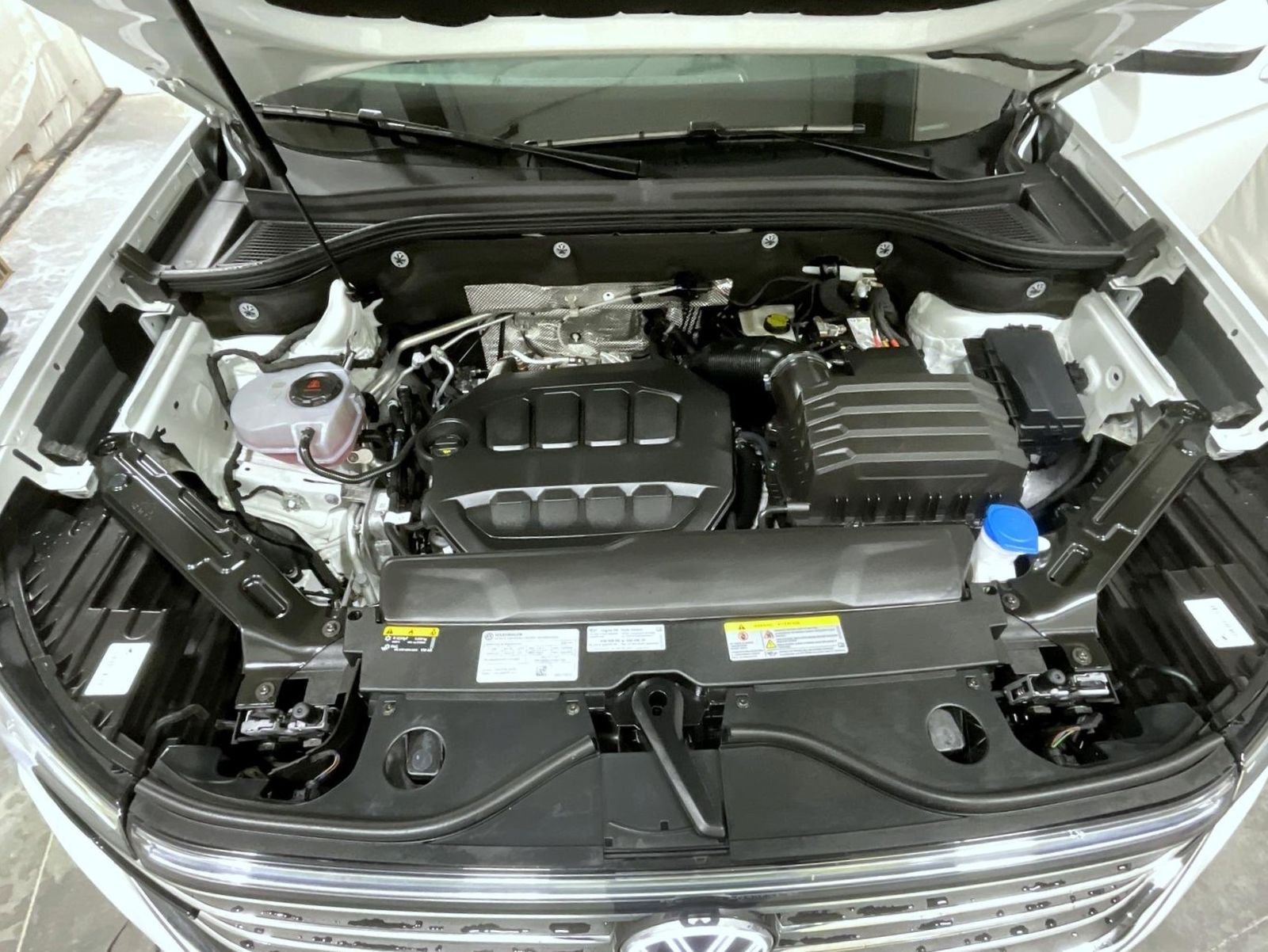 2025 Volkswagen Atlas SE w/Tech - Photo 26