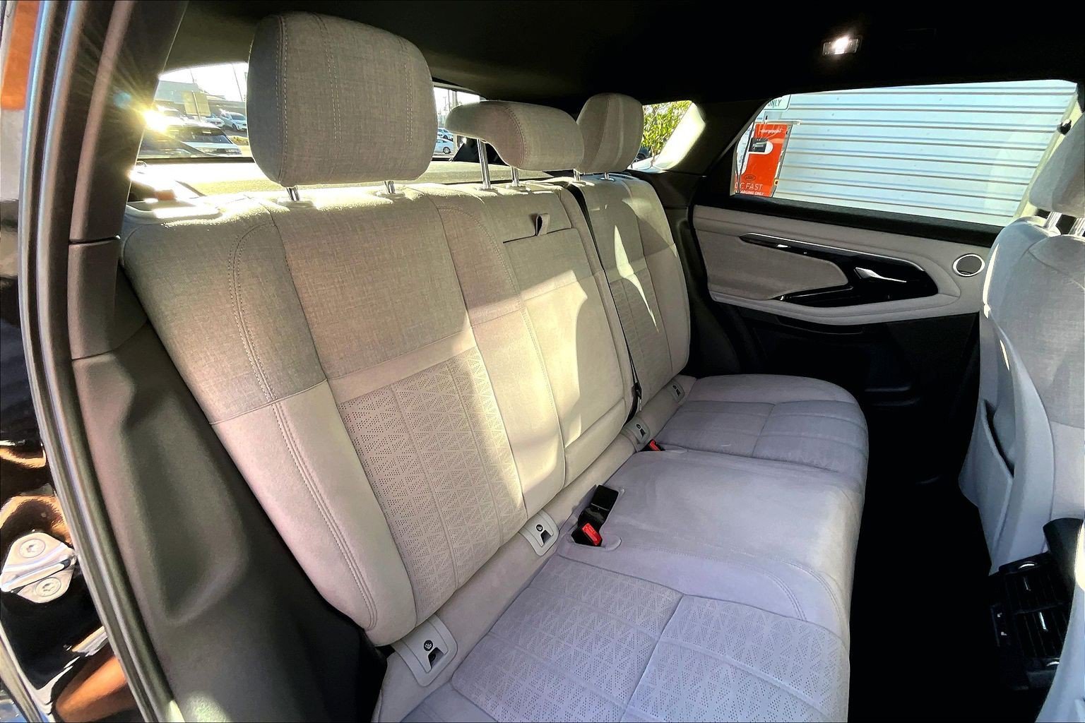 Used 2020 Black Land Rover R-Dynamic HSE image 24