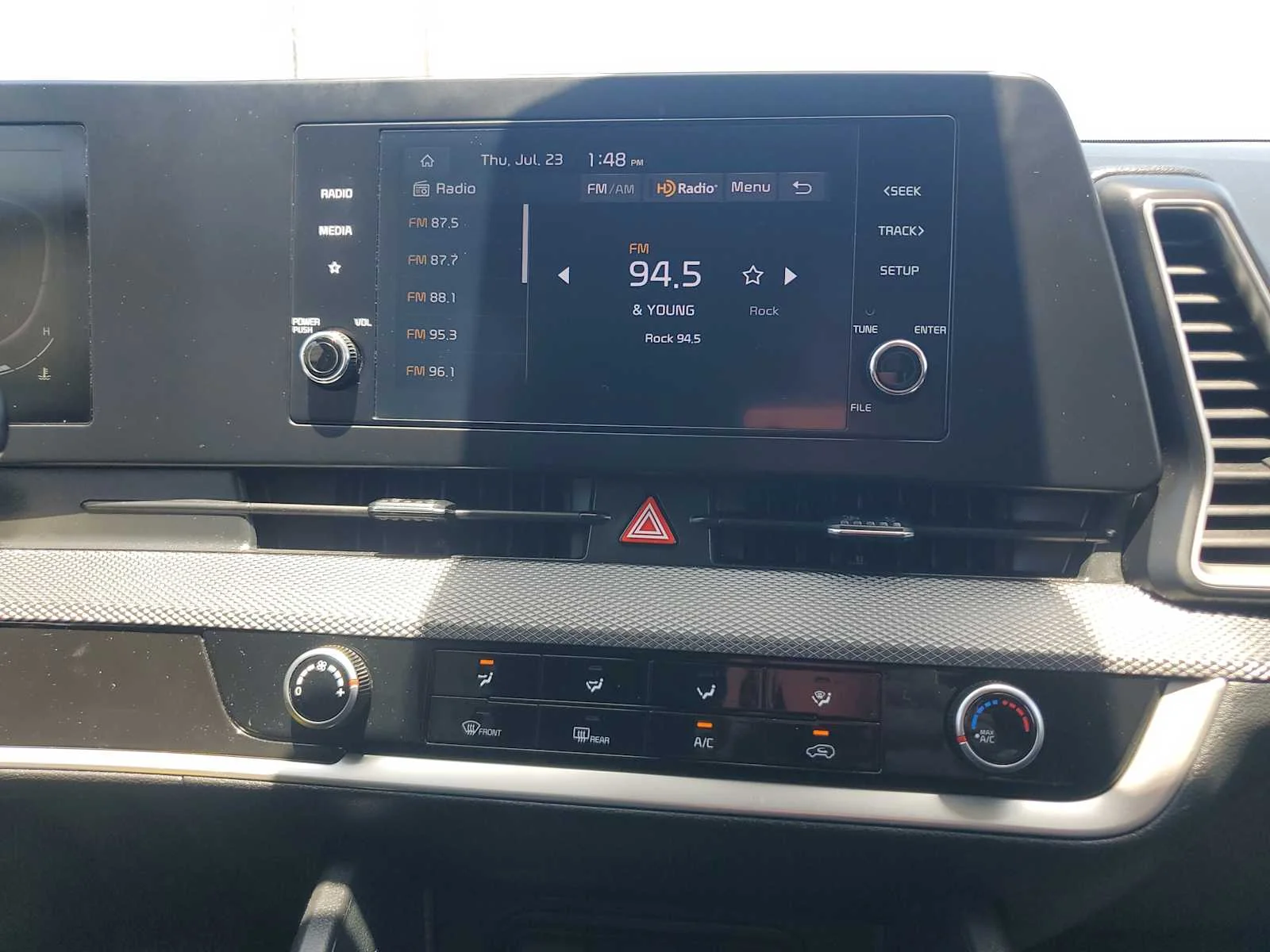 2023 Kia Sportage LX - Photo 18