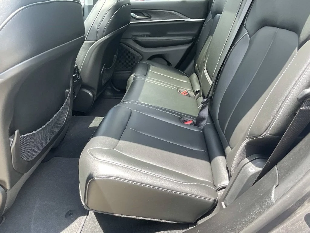 Used 2023 Gray Jeep Limited 4x2 image 10