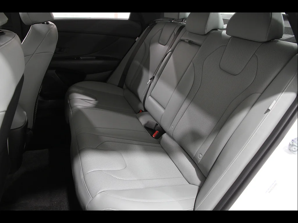 Used 2025 Serenity White Pearl Hyundai Limited image 18