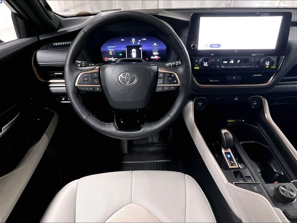 Certified Used 2026  Toyota MAX Platinum image 18
