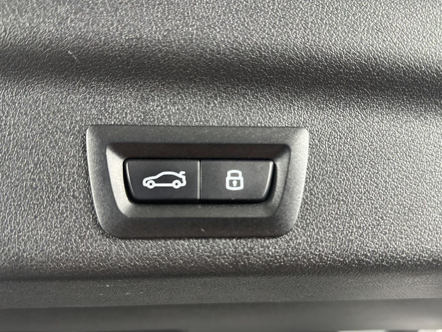 Used 2025 Mineral White Metallic BMW xDrive28i image 23