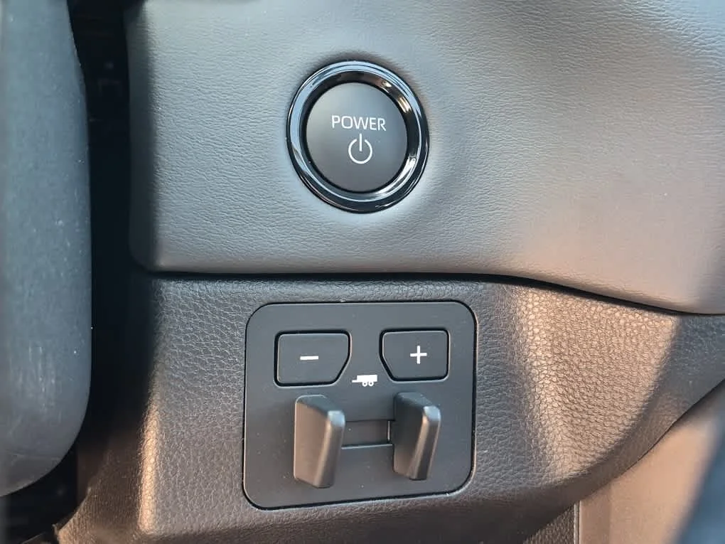 Used 2026 Wind Chill Pearl Toyota Platinum image 18