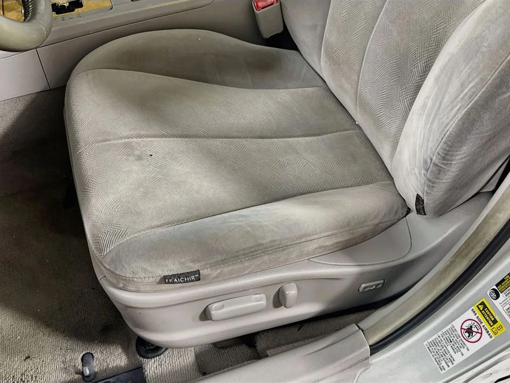 Used 2007 Silver Toyota XLE image 22