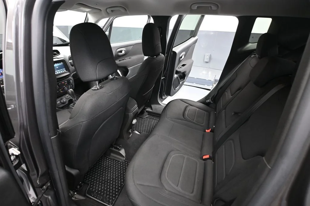 Used 2021 Gray Jeep Latitude image 37