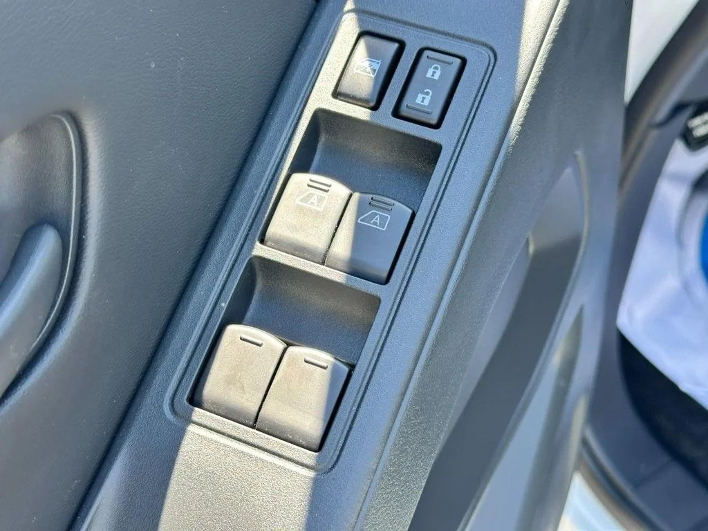New 2026 Glacier White Nissan Crew Cab S image 9