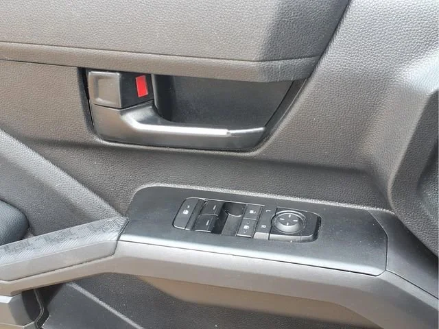 Used 2025  Toyota SR image 19