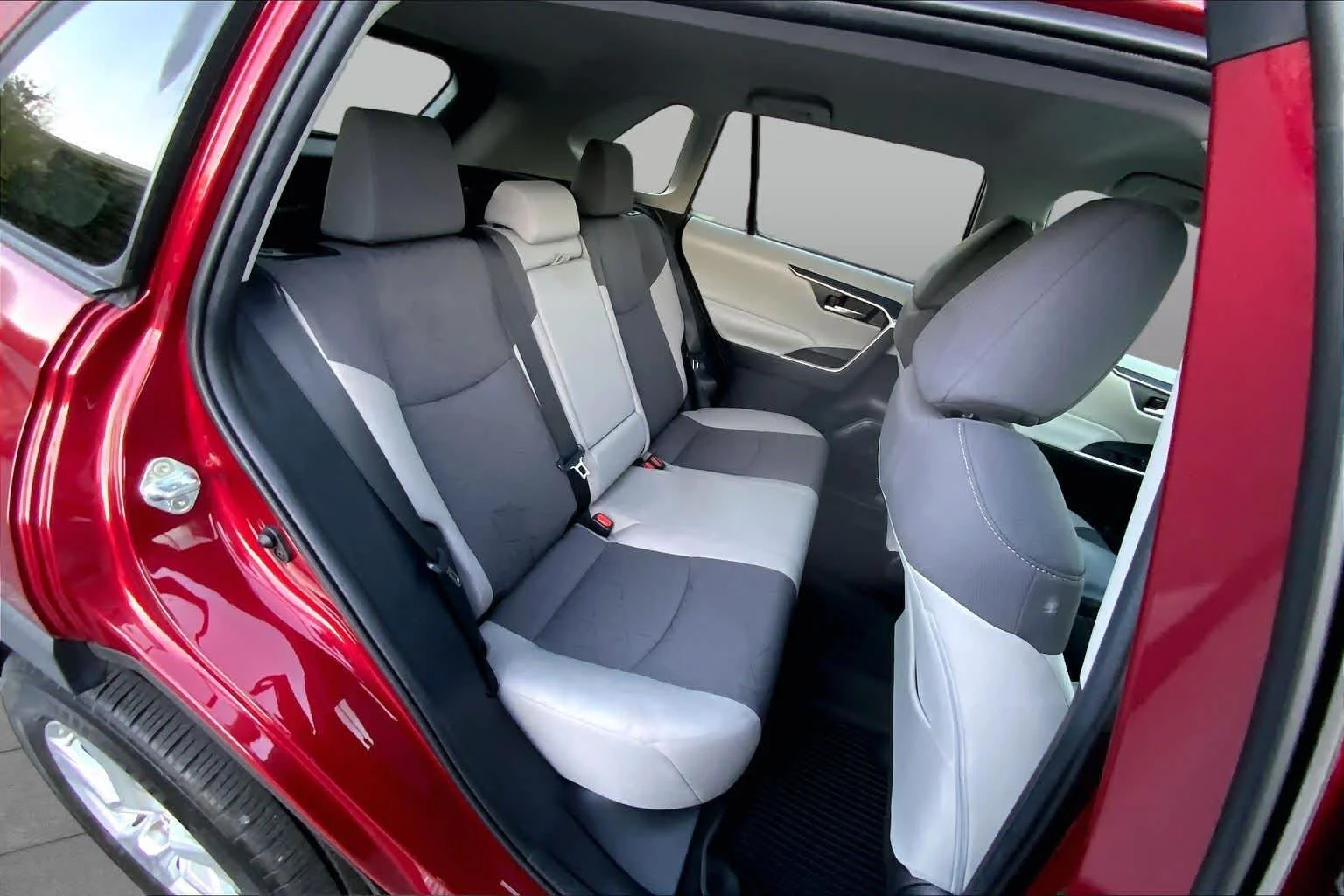 Used 2021 Ruby Flare Pearl Toyota XLE image 17