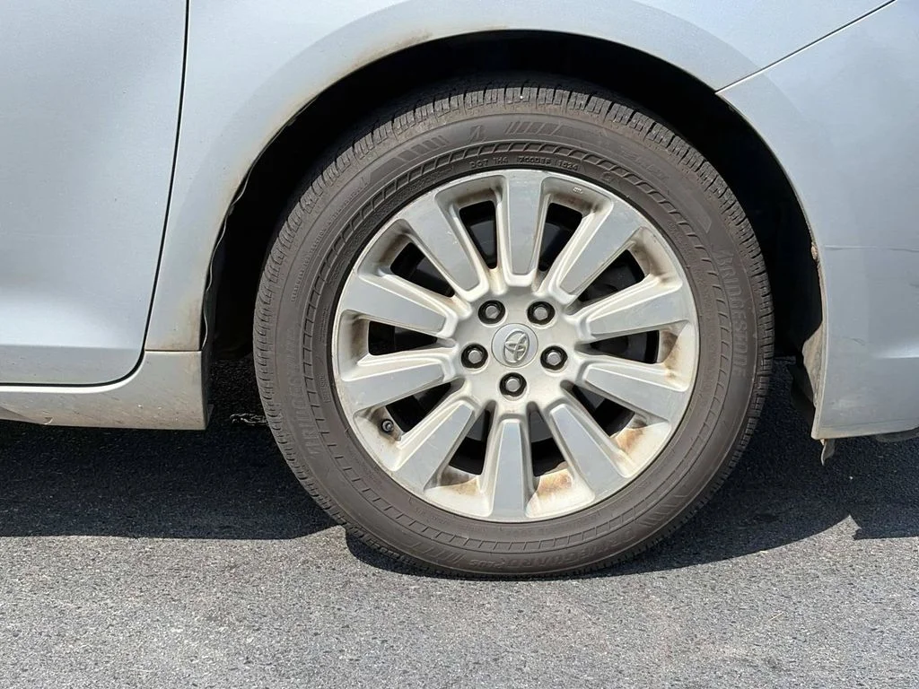 Used 2015 Silver Toyota XLE image 10