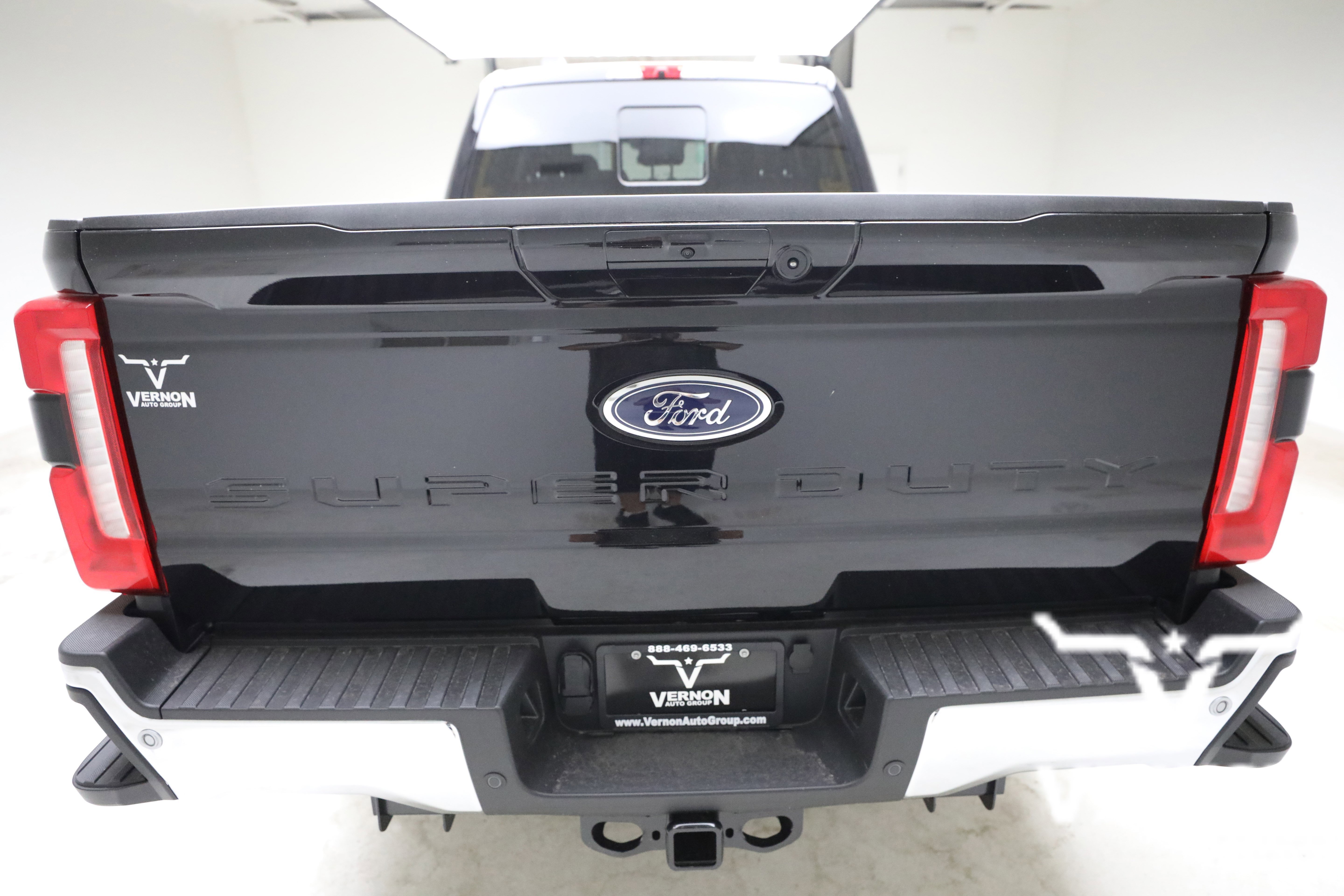 New 2026 Agate Black Metallic Ford  image 4