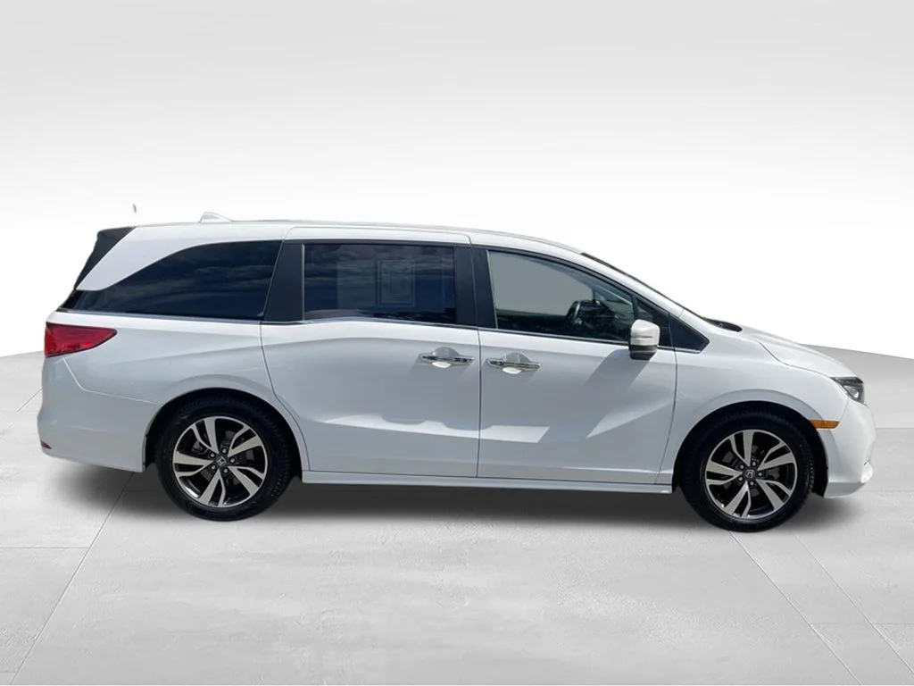 Used 2023 White Honda Touring image 5
