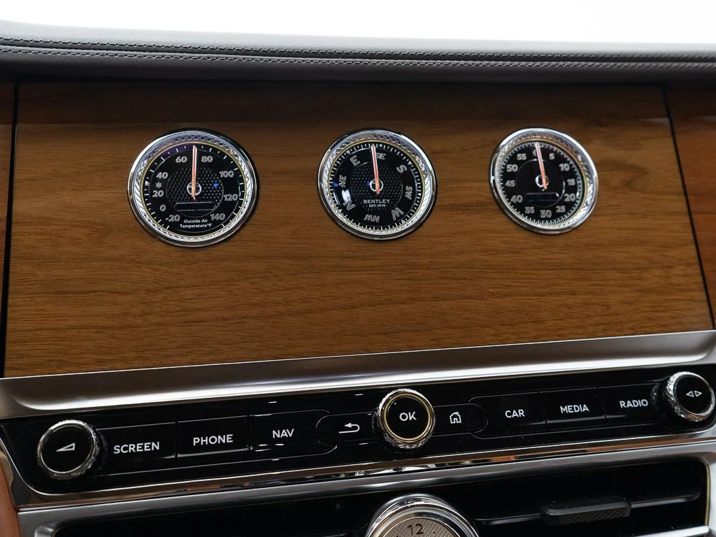 Used 2025 White Sand - by Mulliner Bentley Mulliner image 41