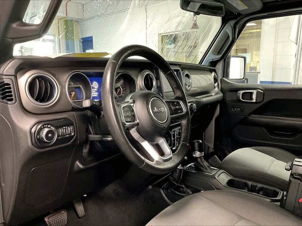 Used 2018 Silver Jeep Unlimited Sahara image 8