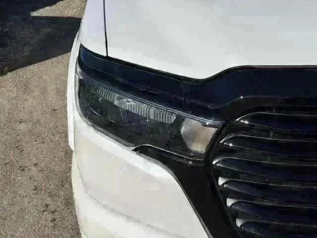 New 2026 Ivory White Tri-Coat Pearl-Coat Exterior Paint RAM LARAMIE image 5