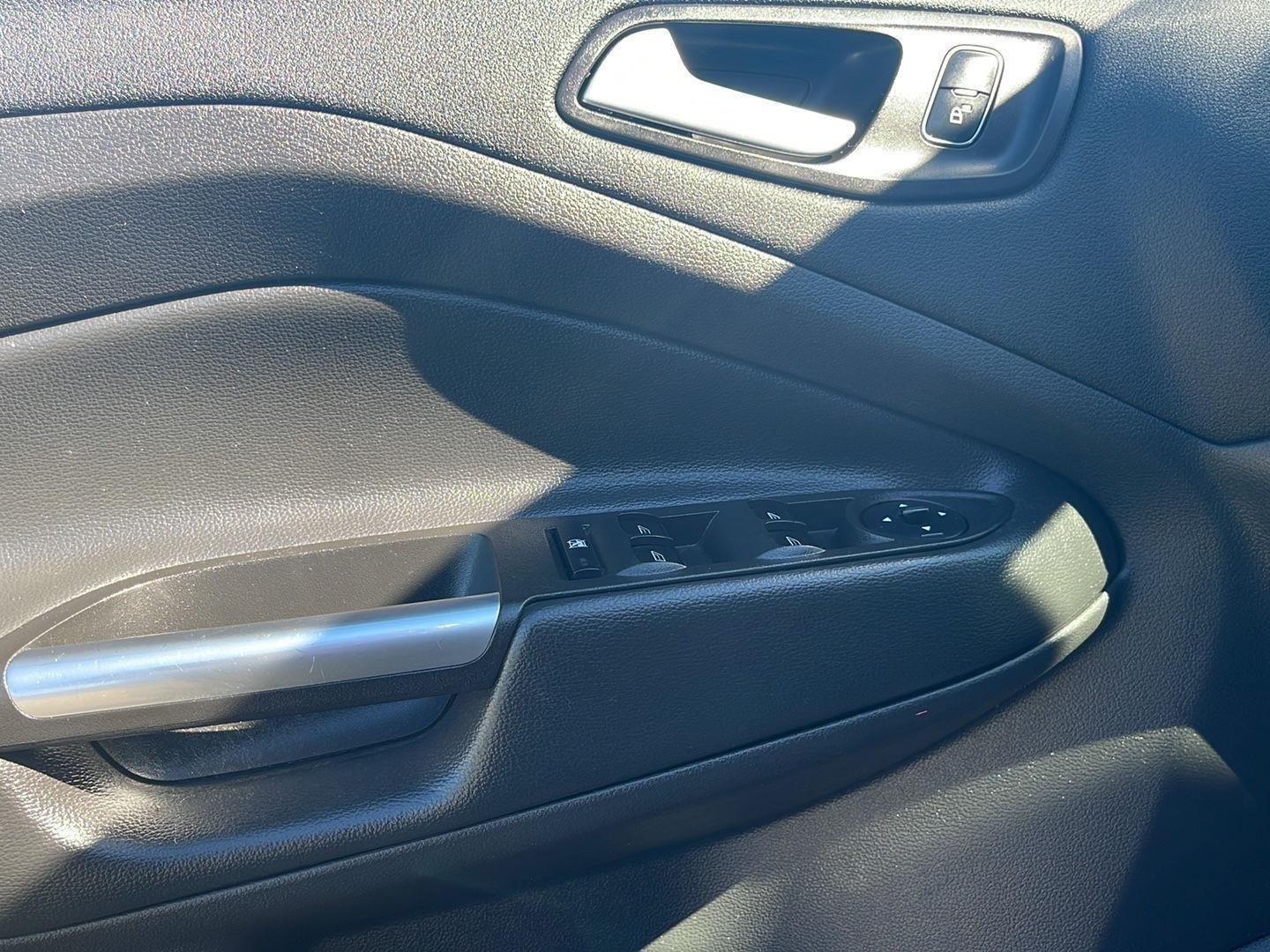 2017 Ford Escape SE - Photo 18