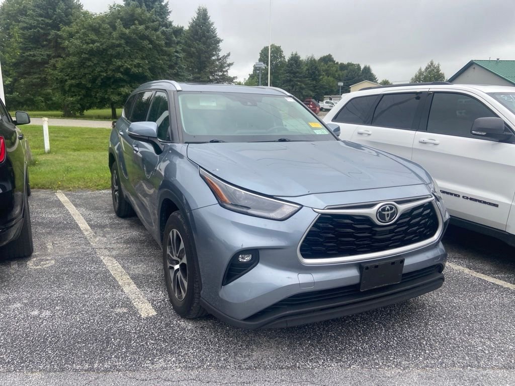 Used 2021 Moon Dust Toyota XLE image 1