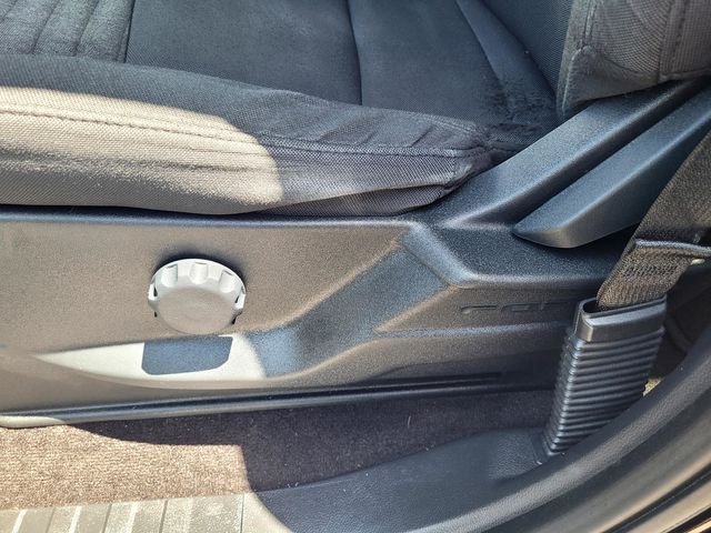 Used 2022  Ford XL image 11