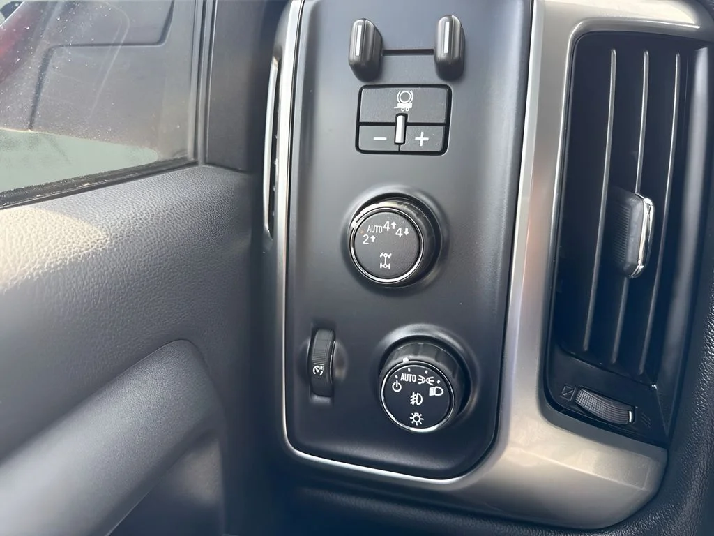 Used 2017  Chevrolet LT image 15