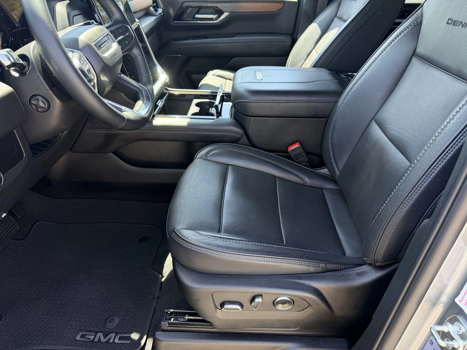 Used 2025 Sterling Metallic GMC Denali image 18