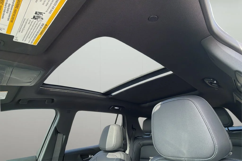 New 2027 Summit White Chevrolet LT image 32