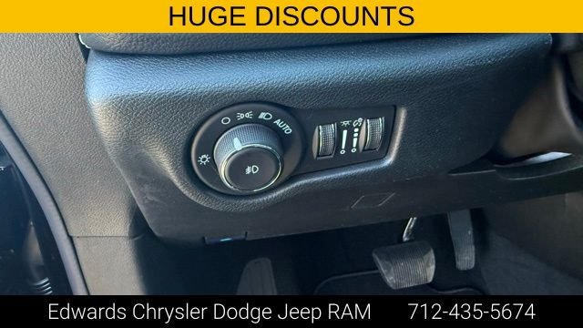 2026 Chrysler Pacifica Select - Photo 18
