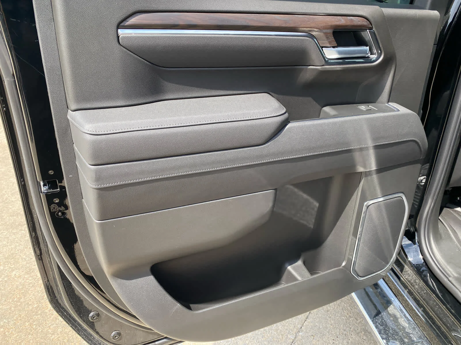 New 2026 Onyx Black GMC SLT image 27